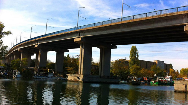 Мъж на 36 години сложи край на живота си след скок от Аспарухов мост