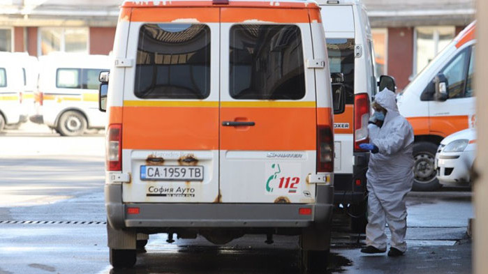 Дете е с изгаряния на краката след игра в училищен двор