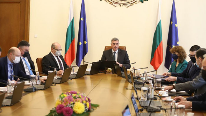 Утре Радев ще отправи послание към народа и Народното събрание