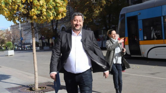 Илиян Василев към ДБ: Аман от невръстеници
