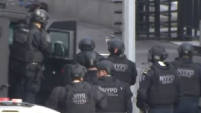 Задържаха въоръжения мъж пред централата на ООН