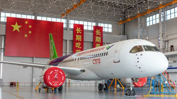 Китай се готви да пусне в експлоатация пътнически самолет