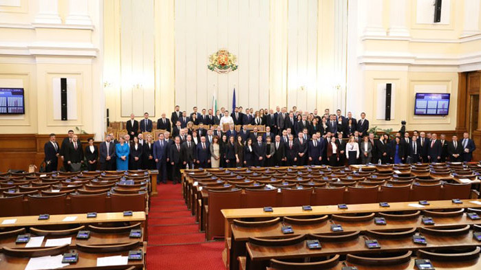 Първото заседание на 47-ия парламент приключи с обща снимка в пленарната зала