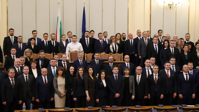 Първото заседание на 47-ия парламент приключи с обща снимка в пленарната зала