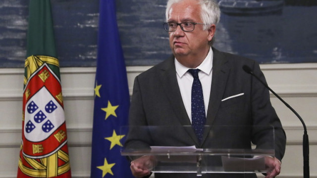 Португалският вътрешен министър Едуарду Кабрита подаде оставка след фаталния скандал с автомобилна