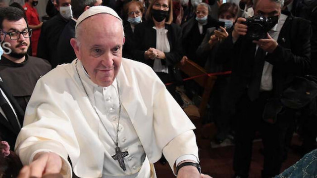 Днес папа Франциск пристига на двудневно посещение в Гърция Това