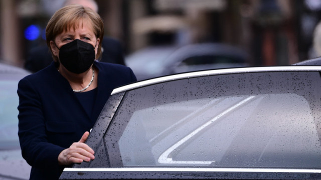 Канцлерът в оставка Ангела Меркел призова в събота германците да