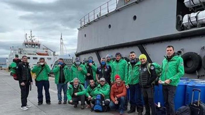 Първата група от 15 души полярници от юбилейната 30-а българска