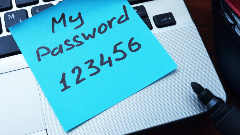 Парола (password), 123456, qwerty — паролите, които се появяват в списъците