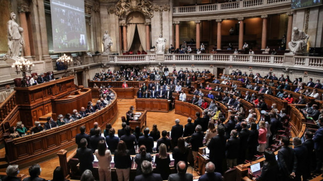 Португалският президент Марселу Ребелу де Соуза издаде указ за разпускане на