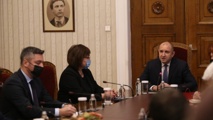 Последни за днес за консултации при Радев влязоха от БСП.