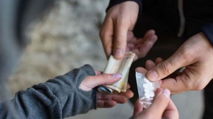 Пращат на съд 38-годишен дилър, продавал наркотици от дома си във Варна