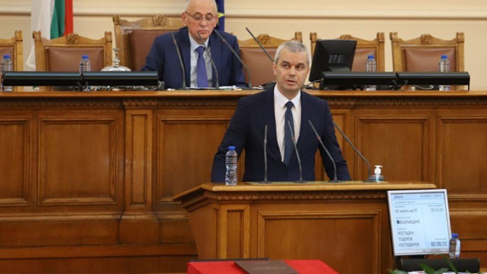 Смятаме, че зеленият сертификат трябва да падне за всички, посочи