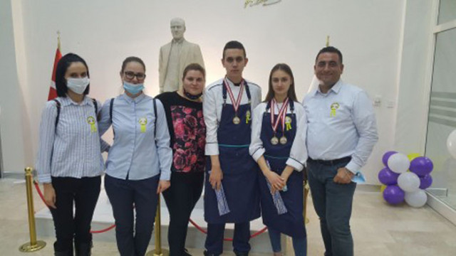 Ученици от Професионалната гимназия по туризъм Проф д р Асен Златаров