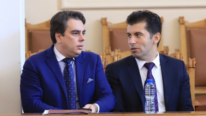 Асен Василев и Кирил Петков обявиха, че ще съкращават администрацията.