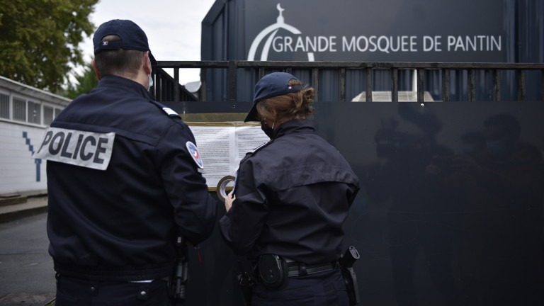 Френската полиция е арестувала двама души, заподозрени в планиране на въоръжено