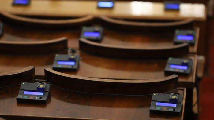 Дистанционната работа на народните представители, поставени под карантина, трябва да