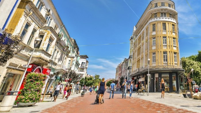 Днес ще е предимно слънчево с временни увеличения на облачността,