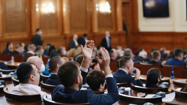 В Народното събрание депутатите обсъждат правилата за дистанционно участие в заседанията