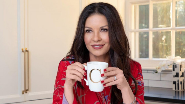 Бяхме позабравили колко забавна може да е Катрин Зита Джоунс докато