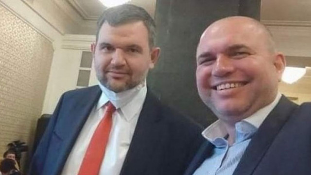 Селфито на депутатът от ДБ Владислав Панев с Делян Пеевски