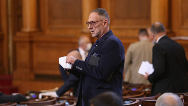 Предложението на ГЕРБ за зеления сертификат в Народното събрание разширява