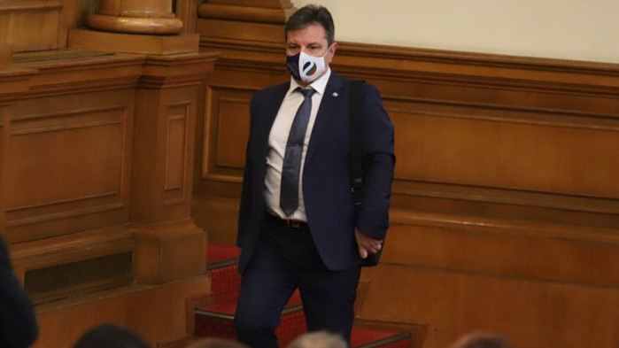 Ковид сертификатът трябва да важи и за депутатите, както за