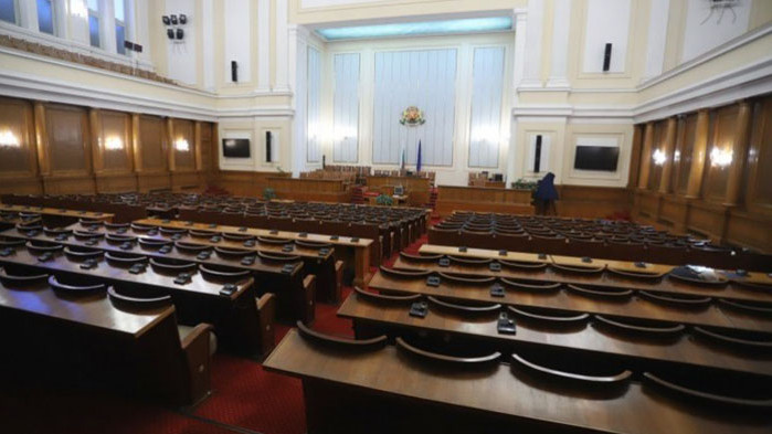 Мрежата: „Богоизбраните“ от ПП, БСП и ИТН гласуваха да са по-различни от нас