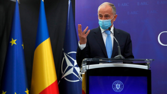 Заместник генералният секретар на НАТО Мирча Джоана заяви в петък че има интензивна