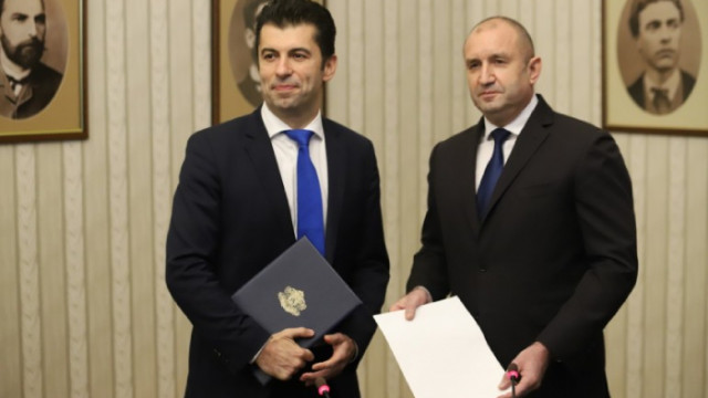 Румен Радев връчи мандат за съставяне на правителство на номинирания