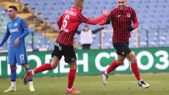 Локомотив София сложи край на тежка серия с 2:0 срещу Арда