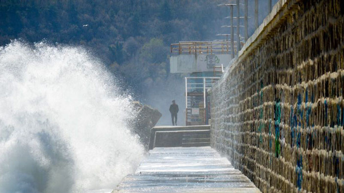 За днес, 12 декември е обявен жълт код за силен