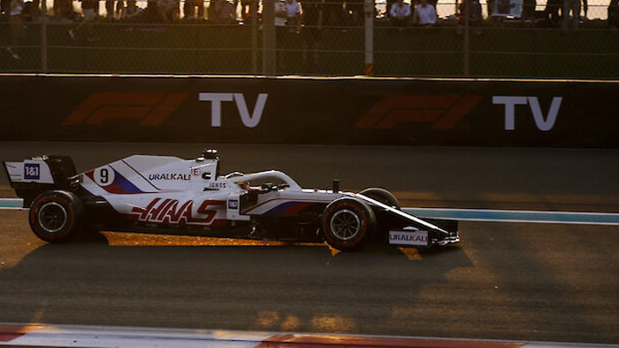 Пилотът на Хаас Никита Мазепин ще пропусне последния старт за
