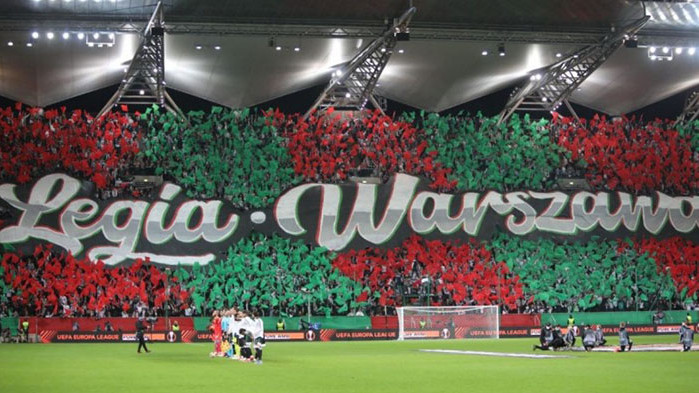Фенове биха играчите на Легия след загуба