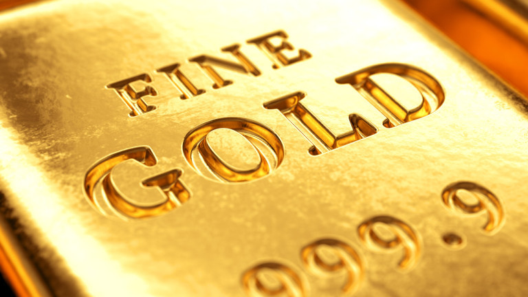 Цената на златото се покачва слабо в понеделник сутринта, тъй