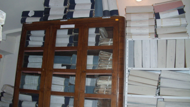 Има тежък недостиг на някои места в администрацията. Това заяви