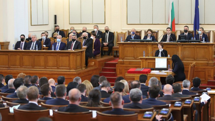 С кворум от 227 народни представители започна извънредното заседание на Народното събрание