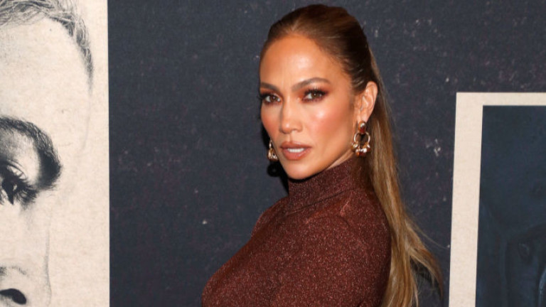 Празниците наближават и Дженифър Лопес явно е решила да зарадва