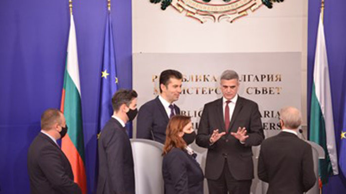 Съкращават само неефективни чиновници, успокои новият премиер “Марица изток ще затвори