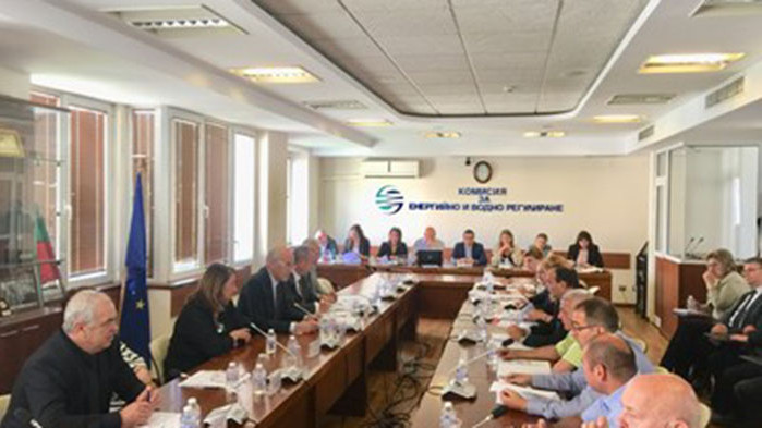 В деня на встъпване на редовното правителство, което обяви, че ще