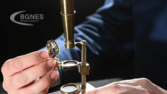 Микроскоп принадлежал на английския естествоизпитател Чарлз Дарвин 1809 1882 ще бъде