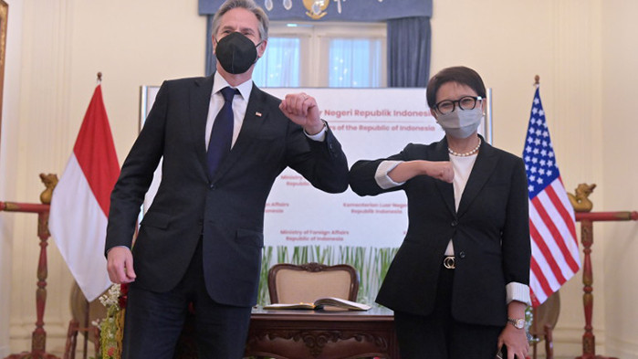 Блинкън рекламира по-дълбок ангажимент на САЩ в Азия