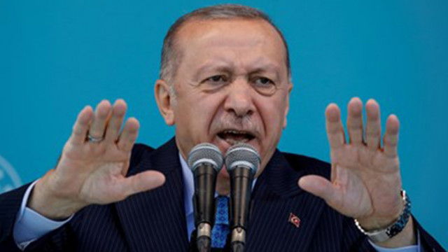 Турският президент Реджеп Тайип Ердоган проведе петчасово заседание с финансовия