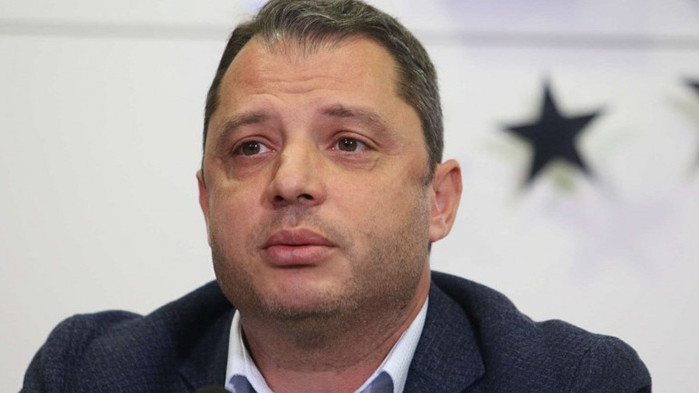 Делян Добрев към управляващите: Четете законите, за да не се излагате от първия ден