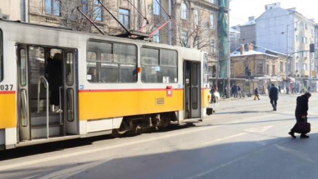 Трамвай блъсна 20 годишна жена в центъра на София предава БНТ