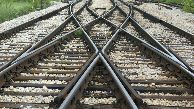 Полицията в Ямбол разследва инцидент на жп линията, при който е загинала