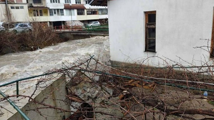 Общини в Благоевградско остават в бедствено положение