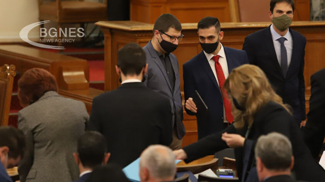 Депутатите започнаха днешното заседание с остри спорове върху наболялата тема