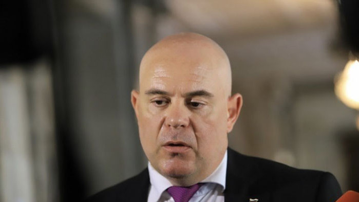 Видях, че има вицепремиер по климатичните промени. Очаквам да ми