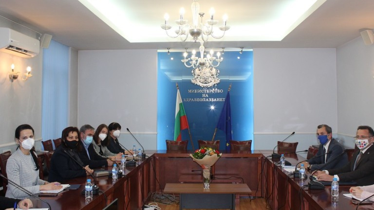 Основен наш приоритет е повишаване броя на ваксинираните български граждани.